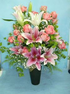  Mersin çiçek yolla , çiçek gönder , çiçekçi   cam vazo içerisinde 21 gül 1 kazablanka 