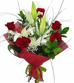 1 dal kazablanka 5 kırmızı gül buketi  Mersin internetten çiçek siparişi 