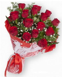 11 kırmızı gülden buket  Mersin çiçek siparişi vermek 