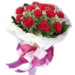  Mersin çiçek servisi , çiçekçi adresleri  11 adet kırmızı güllerden buket modeli