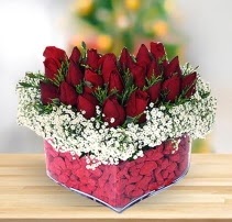 15 kırmızı gülden kalp mika çiçeği  Mersin çiçek servisi , çiçekçi adresleri 