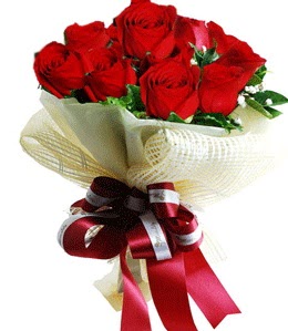 9 adet kırmızı gülden buket tanzimi  Mersin 14 şubat sevgililer günü çiçek 